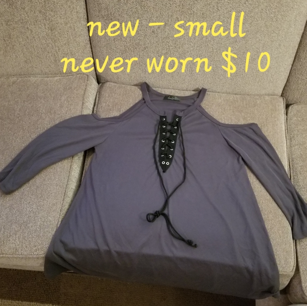 Long sleeve - cut out shoulder - lace up front